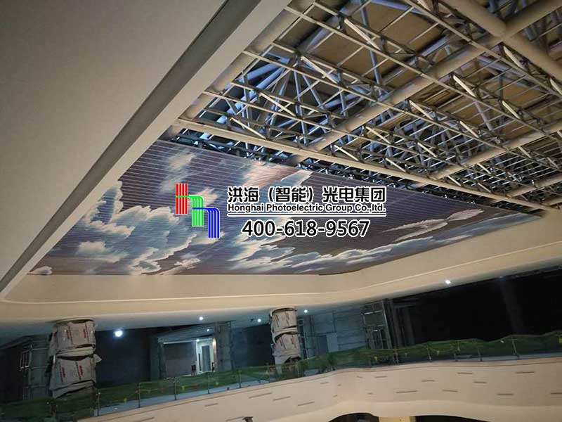 洪海LED天幕在臨沂齊魯園廣場正安裝施工！