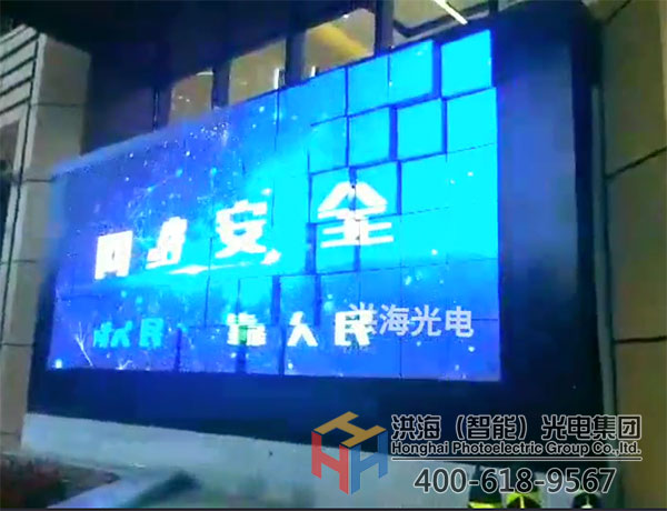 伸縮波浪屏在美化城市方面發(fā)揮著獨特的作用。